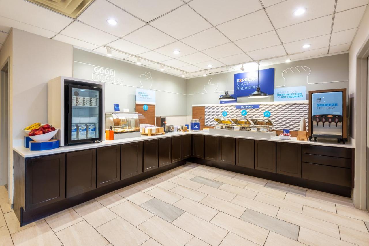 Holiday Inn Express Philadelphia Ne-Bensalem By Ihg Экстерьер фото