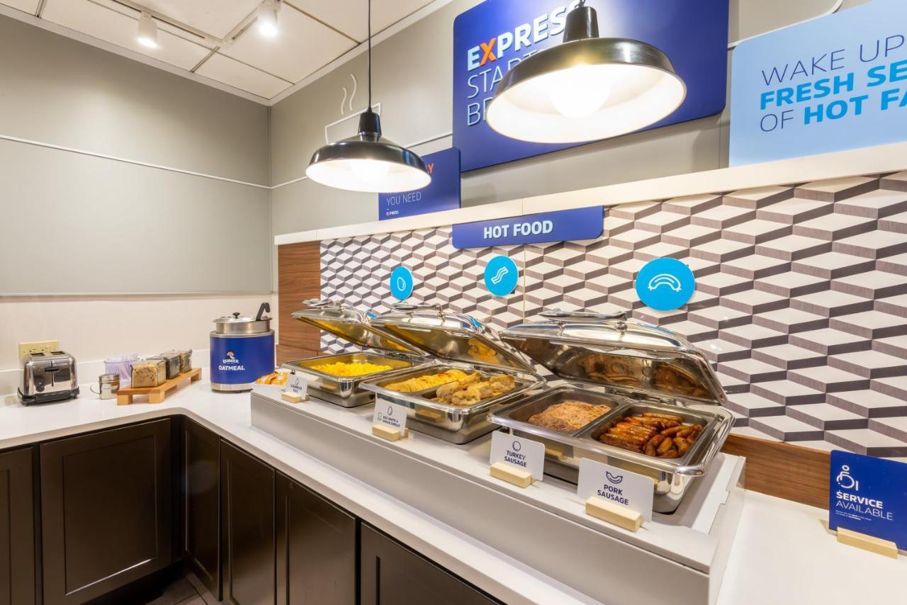 Holiday Inn Express Philadelphia Ne-Bensalem By Ihg Экстерьер фото